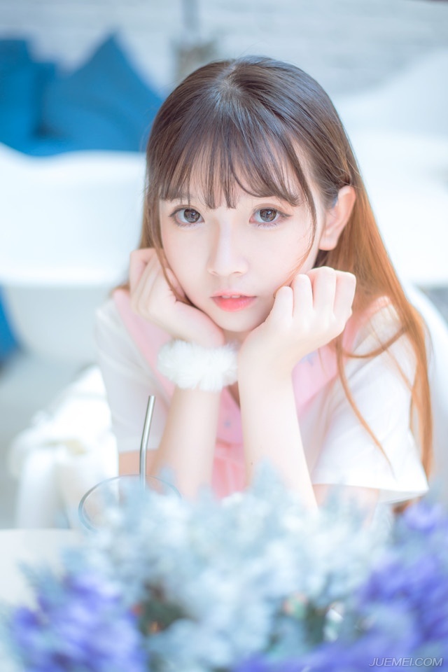 我们都曾付出真心，以不同的方式。我们只是当时理解不了彼此，谁也不欠谁，爱情无需缅怀。你是那些年月里最烈的酒，我是真的认真醉过。